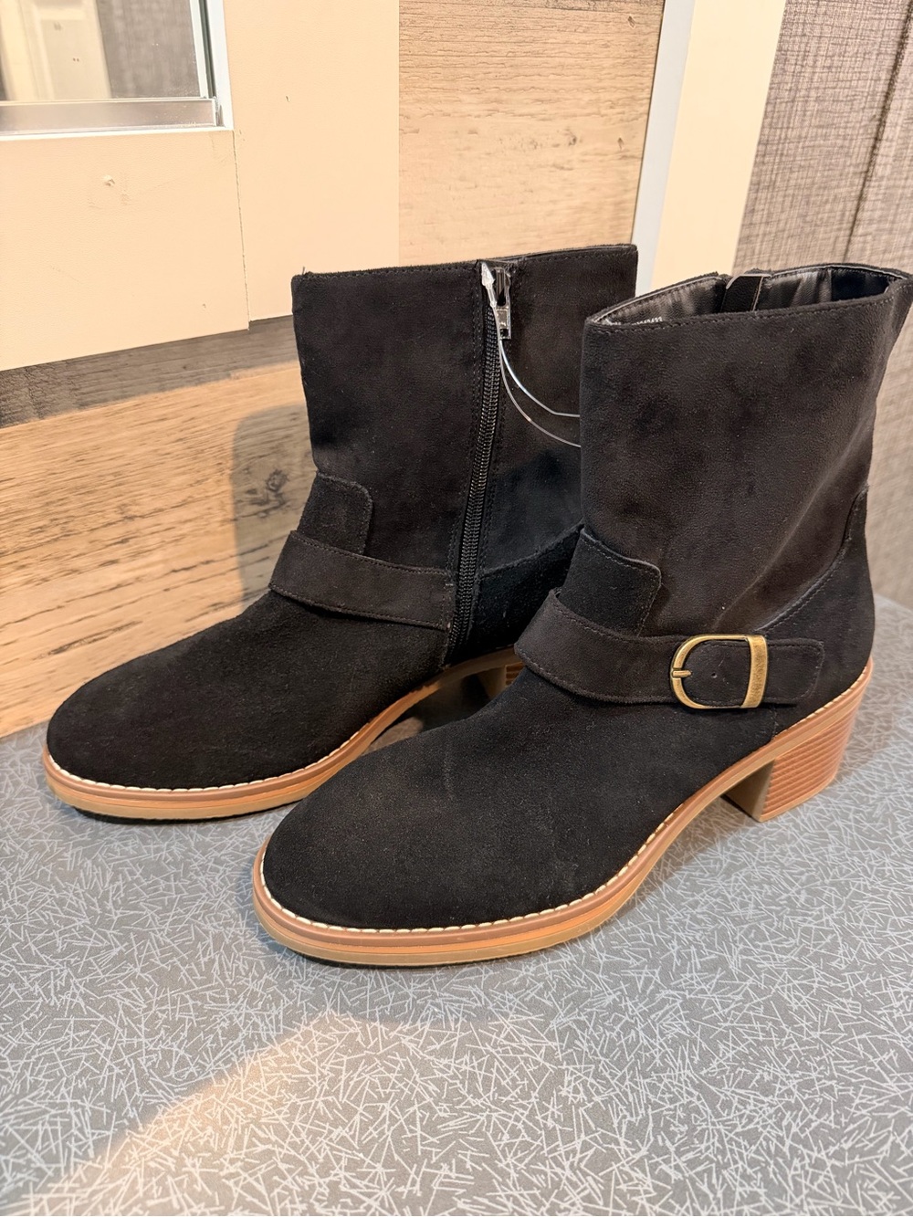 Women's kensie Black Suede booties